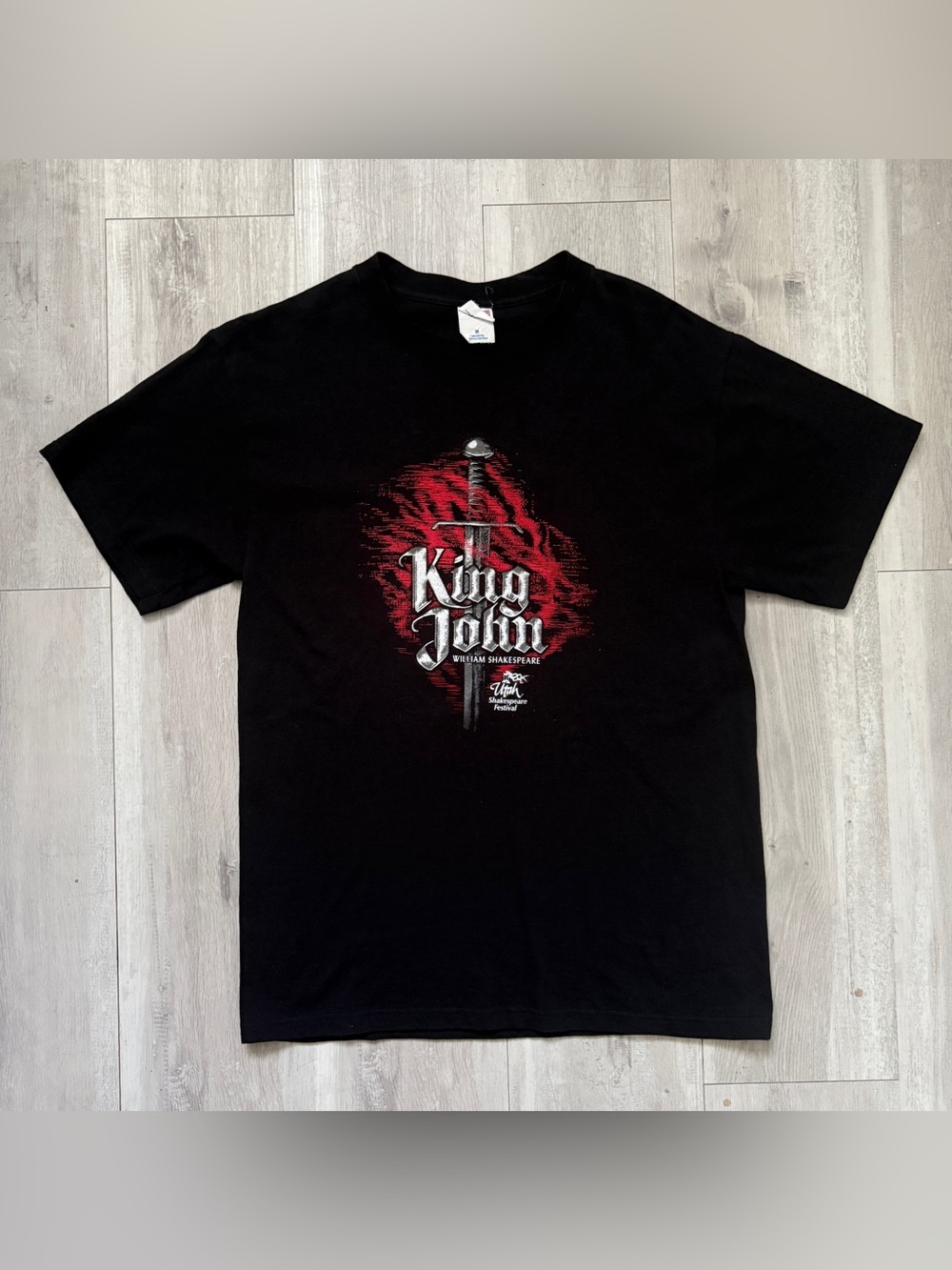 19.5x28 | 2000s King John William Shakespeare Festival Vintage T-shirt
